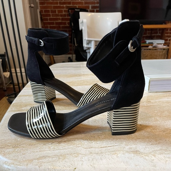 Bernardo Black & White Blythe Patent Leather Heeled Sandal Size 9 - Picture 5 of 10